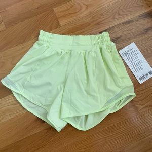 NWT Lululemon Hotty Hot low rise 4” lined size 2